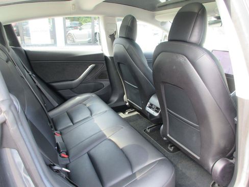 Used 2018 Tesla Model 3 Long Range RWD image 16