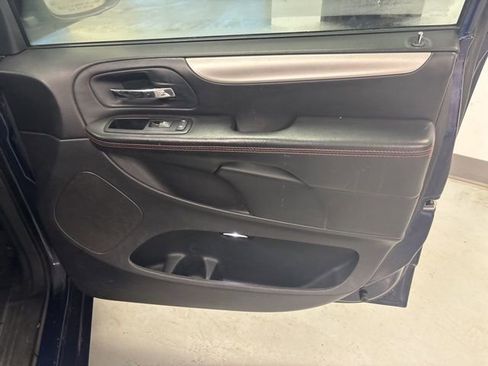 Used 2014 Dodge Grand Caravan R/T image 26