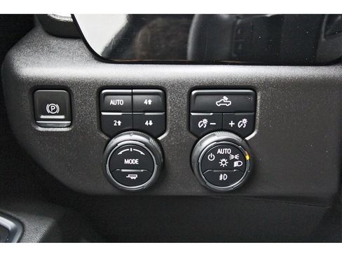 Used 2024 Chevrolet Silverado 1500 LT Trail Boss w/ Convenience Package II image 16