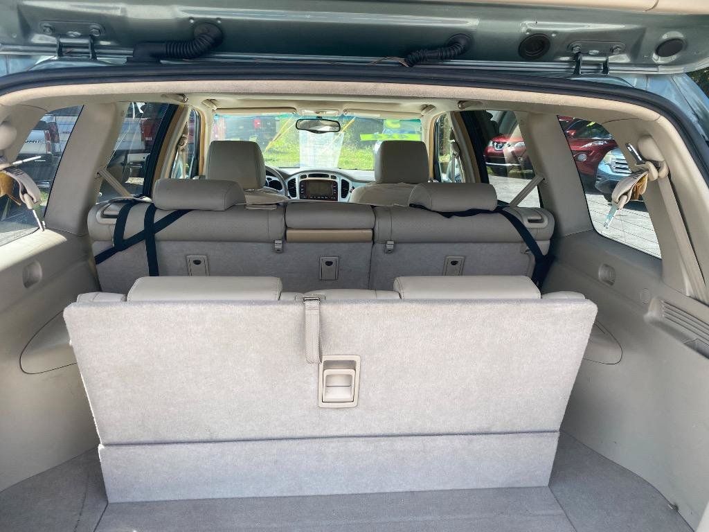 Used 2005 Toyota Highlander Limited w/ Leather Trim Pkg AWD/4WD image 18