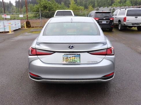 Used 2022 Lexus ES 300h w/ Luxury Package FWD image 6