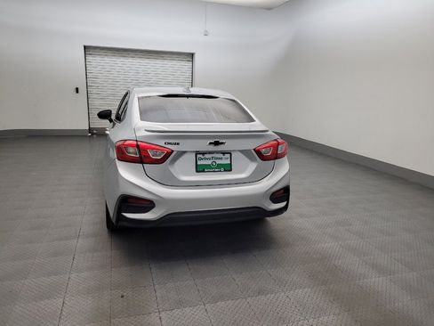 Used 2018 Chevrolet Cruze LT w/ Convenience Package FWD image 6