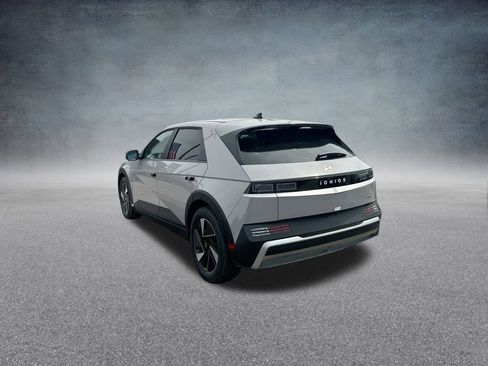 New 2025 Hyundai Ioniq 5 SE image 29