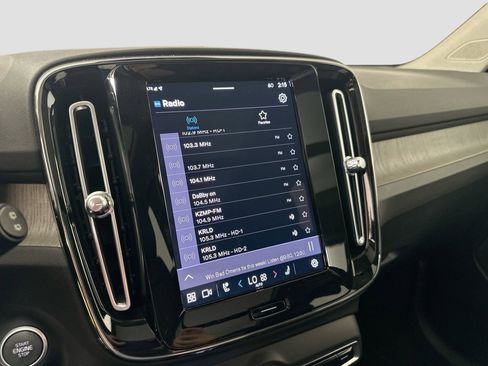 Certified 2023 Volvo XC40 B5 Plus w/ Climate Package image 15