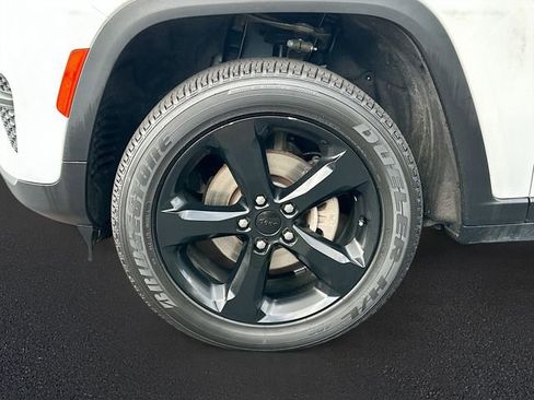 Used 2023 Jeep Grand Cherokee Altitude image 30