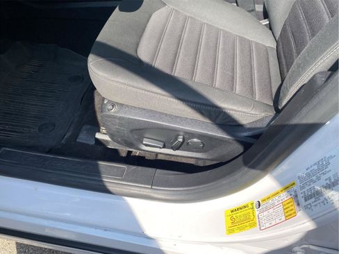 Used 2020 Ford Fusion SE FWD image 13