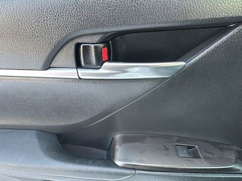 Used 2021 Toyota Camry SE image 27
