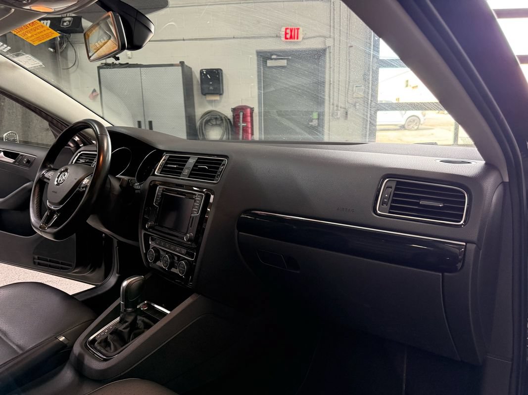Used 2017 Volkswagen Jetta SEL FWD image 15