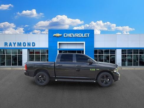 Used 2017 RAM 1500 Express w/ Black Ram 1500 Express Group AWD/4WD image 2