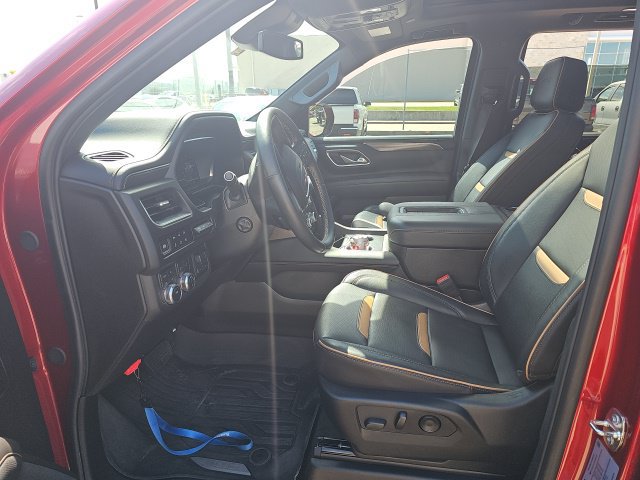 Used 2024 GMC Yukon AT4 w/ Technology Package AWD/4WD image 3