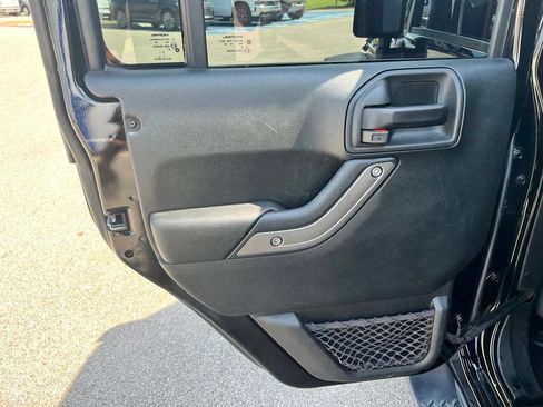 Used 2018 Jeep Wrangler Unlimited Sport S AWD/4WD image 13