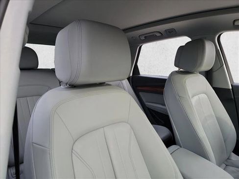 Used 2021 Audi Q5 Premium Plus w/ Premium Plus Package image 14