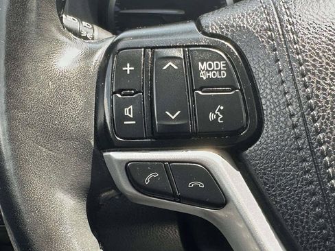 Used 2019 Toyota Highlander XLE AWD/4WD image 23