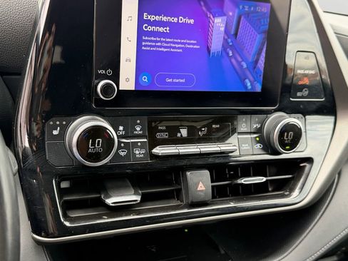Used 2023 Toyota Highlander XLE image 22