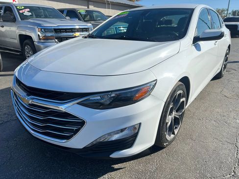 Used 2022 Chevrolet Malibu LT FWD image 2