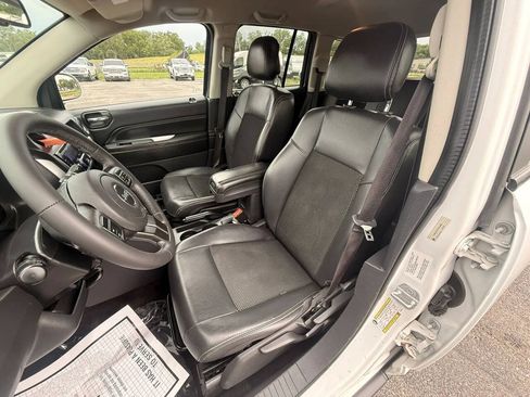 Used 2014 Jeep Compass Latitude AWD/4WD image 12