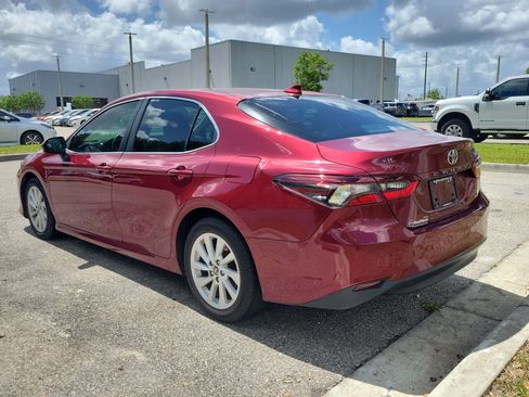 Used 2022 Toyota Camry LE image 4