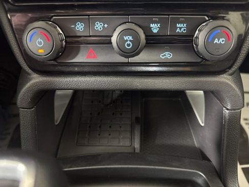 Used 2025 Ford Ranger Lariat w/ FX4 Off-Road Package image 16