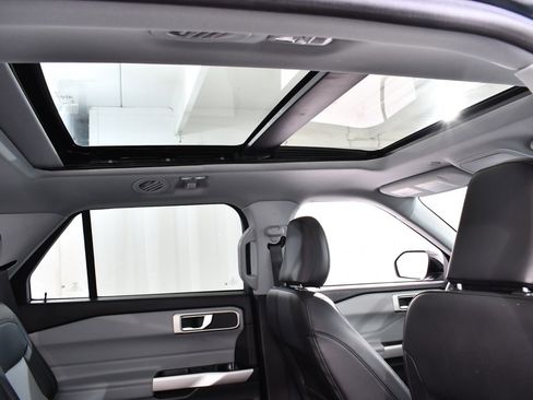 Used 2022 Ford Explorer XLT w/ Equipment Group 202A image 18