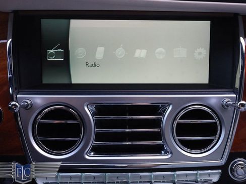 Used 2016 Rolls-Royce Dawn RWD image 24