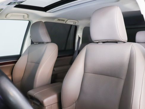 Used 2019 Lexus GX 460 image 16