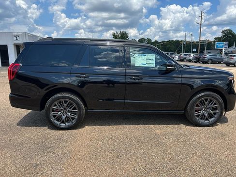 New 2025 Ford Expedition Platinum w/ Stealth Performance Package image 6