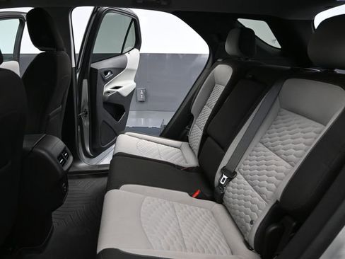 Used 2021 Chevrolet Equinox LS w/ LS Convenience Package image 34