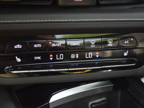 Used 2021 Buick Envision Essence FWD image 29