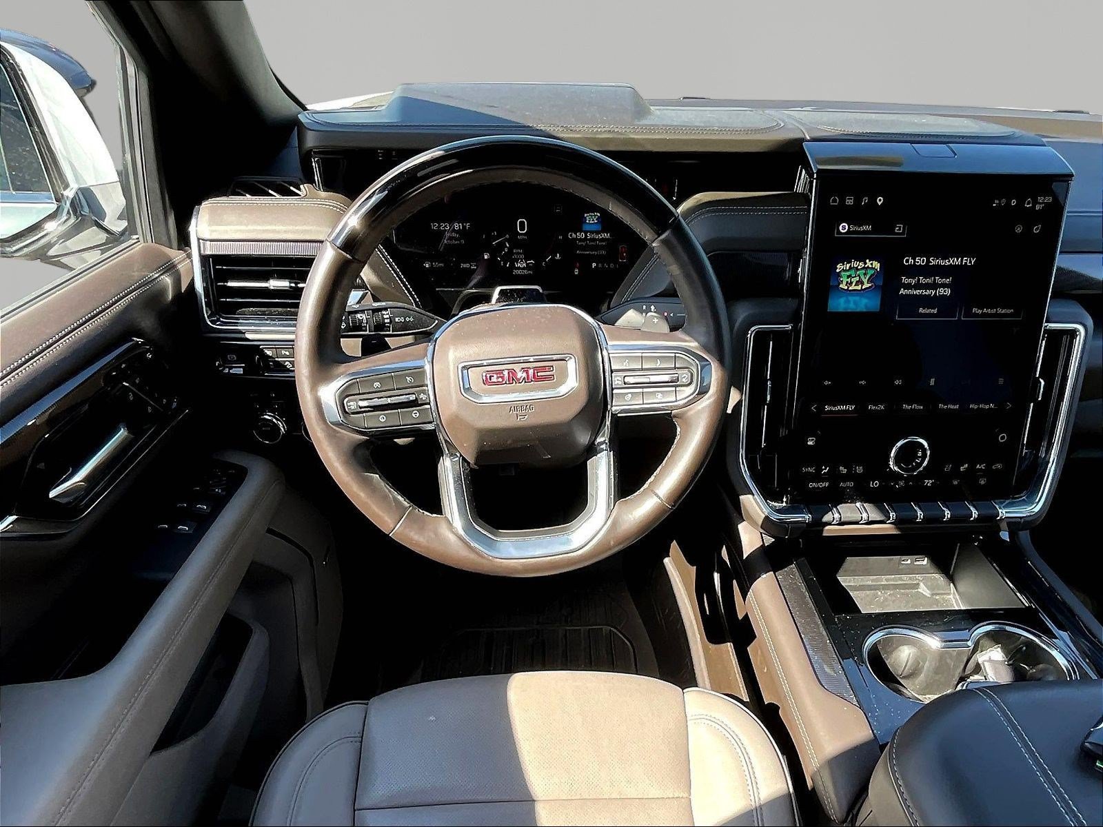 Used 2026 GMC Yukon Elevation w/ Elevation Premium Package AWD/4WD image 8