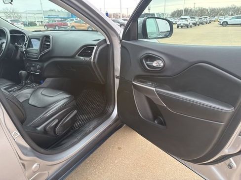 Used 2019 Jeep Cherokee Latitude Plus w/ Cold Weather Group image 52