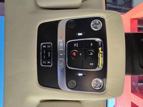 Used 2020 Bentley Flying Spur W12 image 59