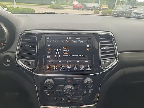 Used 2021 Jeep Grand Cherokee Laredo X AWD/4WD image 23