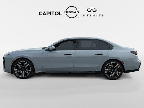 Used 2023 BMW 740i image 9