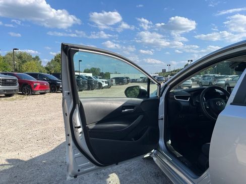 Used 2021 Toyota Corolla LE w/ Carpet Mat Package (TMS) FWD image 16