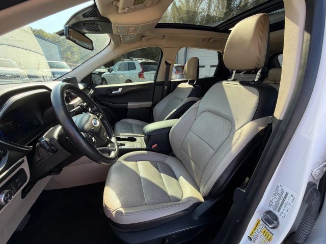 Used 2020 Ford Escape Titanium w/ Titanium Premium Package 2.0 AWD/4WD image 8