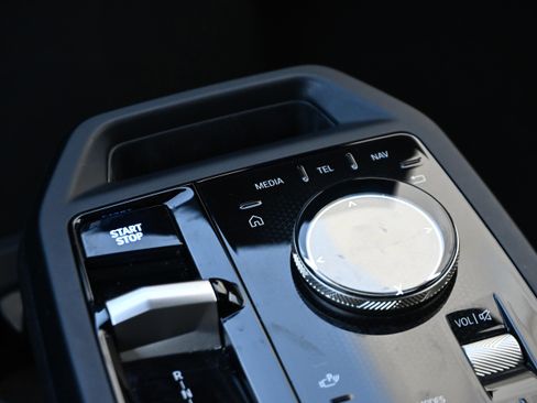 Certified 2025 BMW iX xDrive50 image 17