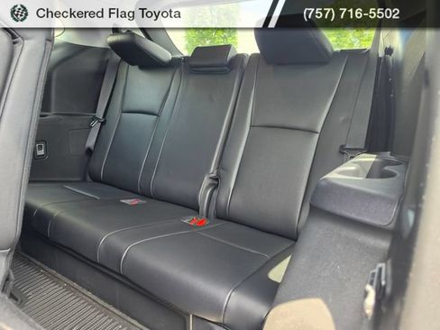 Used 2023 Toyota Highlander XLE FWD image 22