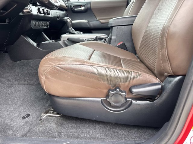 Used 2016 Toyota Tacoma Limited w/ Towing Package RWD image 16