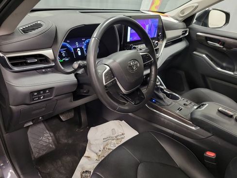 Used 2023 Toyota Highlander Limited image 13