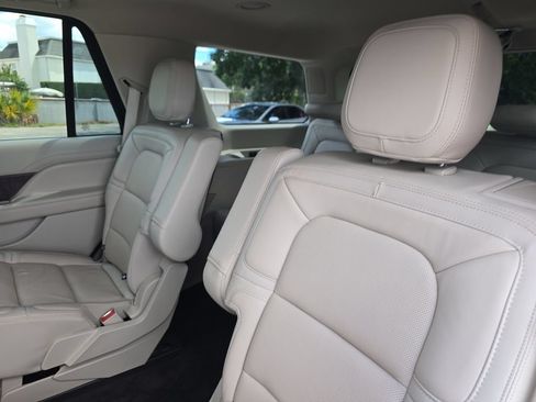 Certified 2021 Lincoln Navigator Reserve w/ Luxury Package AWD/4WD image 18