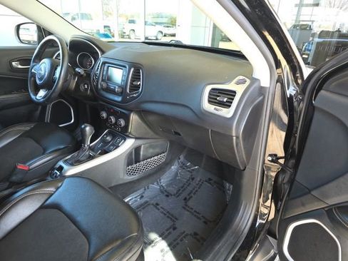 Used 2018 Jeep Compass Latitude w/ Cold Weather Group AWD/4WD image 9