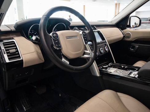 Used 2017 Land Rover Discovery HSE AWD/4WD image 19