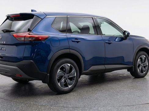 Used 2025 Nissan Rogue SV FWD image 9