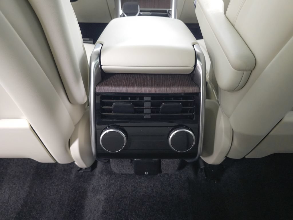 Used 2025 Land Rover Range Rover SE AWD/4WD image 33