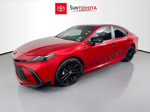 Used 2025 Toyota Camry SE FWD image 9