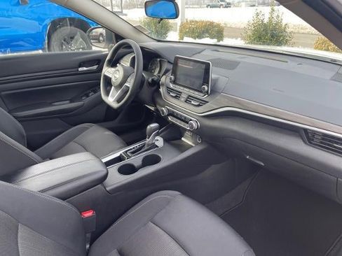 Used 2025 Nissan Altima 2.5 SV image 19