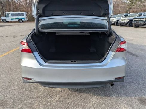 Used 2019 Toyota Camry LE image 26