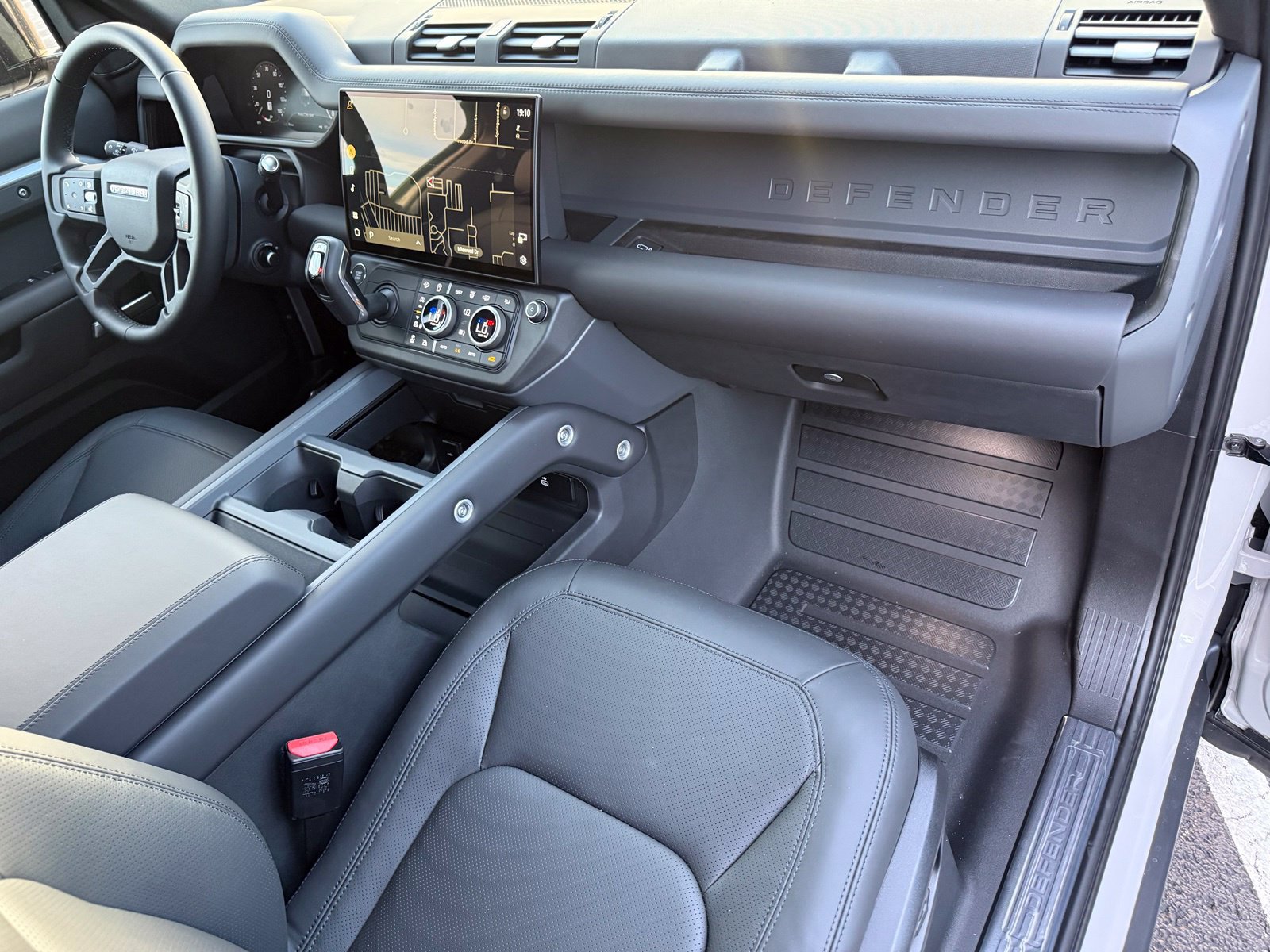 New 2026 Land Rover Defender 110 X-Dynamic SE AWD/4WD image 19