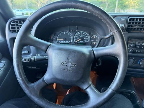 Used 2001 Chevrolet S10 Pickup LS image 12