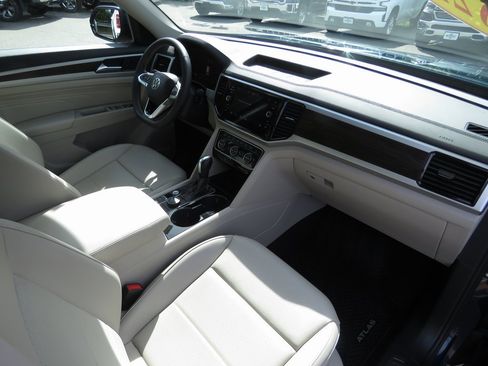 Used 2022 Volkswagen Atlas SE w/ Black Wheel Package image 15
